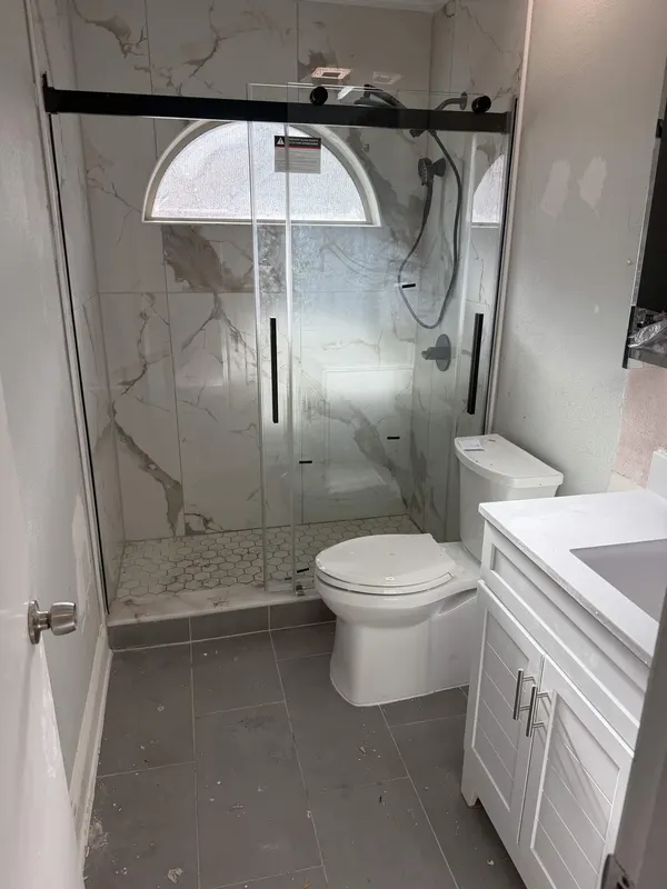 Bathroom Suite by KR Flooring
